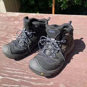 KEEN Women Hiking Boots